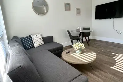 Image de Full size 1 bedroom with private Livingroom and Kitchen Suite