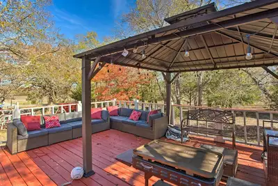 Image de Deck, Grill & Yard: Pet-Friendly Van Alstyne Gem!