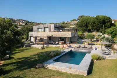 Image de Superbe villa avec piscine, à 10 minutes à pied de la plage du Cabanon Bleu.