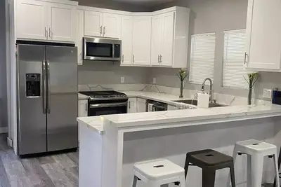 Image de Pasadena Retreat Walking Distance to Rose Bowl and Downtown.