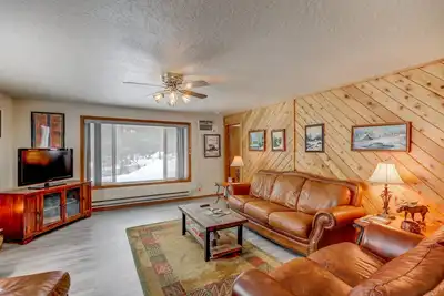 Image de The Ponderosa ~ Peaceful - Private - Picturesque cabin on 5 acres in the Pines