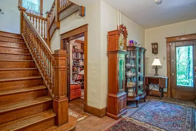 Image de 5 Br: Historic Glaab House in Cass, with Ac, Amazing Kitchen, Covered Porches, Historical Landmark