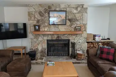 Image de Cozy ski-in/ski-out condo on Mount Snow w/fireplace