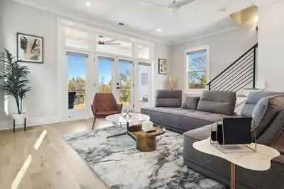 Image de Stylish Modern 4 Beds, 3. 5 Baths, City-Centered