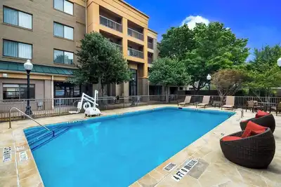 Image de Four Family-friendly Units with Free Parking, Outdoor Pool, Pets are Welcome!