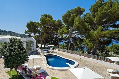 Image de Villa Egeria: A charming and bright two-story villa situated on a hillside in a residential area, with Free Wi-Fi.