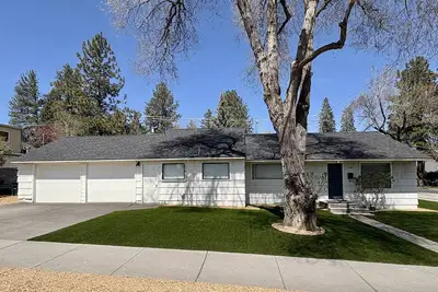 Image de Perfect Location, Steps From Incredible Dining, Drinks, and Entertainment, Firepit, Dog Friendly