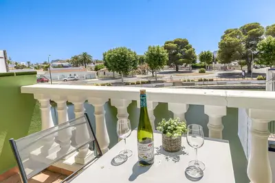 Image de Port Petit 10 + Amarre de 7x3 - Immo B