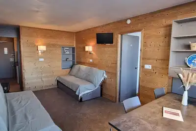 Image de À 10m des pistes de ski, balcon, télévision, casier à ski, 33m², La Plagne