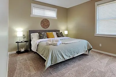 Image de Mins to Downtown & Raceway! Rookwood Retreat 1 & 2