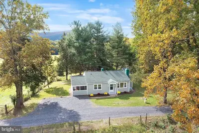 Image de Cozy Retreat - Hot tub + Mountain Views + Pets