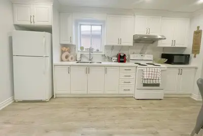 Image de Spacious Main Floor With 3Beds