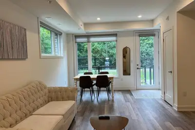 Image de Cozy townhouse in the heart of Mississauga.