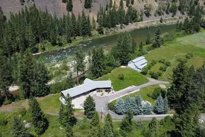 Image de Modern home on gorgeous 7-acres along the infamous Blackfoot River
