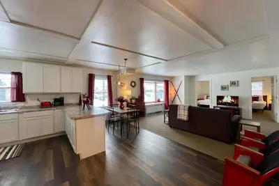 Image de Mapleleaf Loft | Stylish 2br walk to Silver St