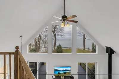 Image de Hot Tub | Lake Front | Lavender Home