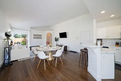 Image de With Ev Charger! ! Bright & Cozy Bungalow