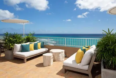 Image de Your Home Away From Home! 2 Relaxing Units, Outdoor Pool, Near Iolani Palace