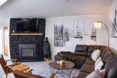 Image de Cozy, Chic Ski Condo with Mountain Views