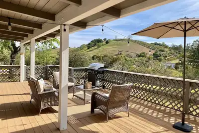 Trendy Farmstead! 5 minutes to downtown Solvang!