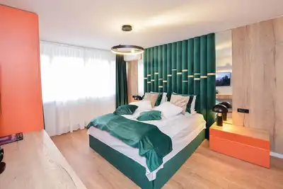 Image de One bedroom with king size bed, living room with sofa bed, equipped kitchen,