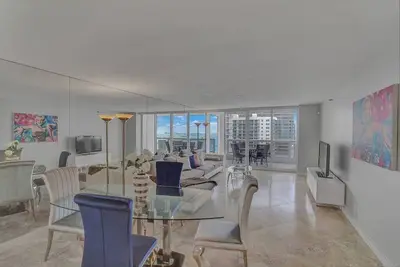 Image de Starlight! (3 bedroom condo)