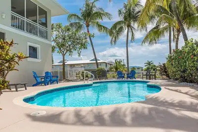 Sombrero Beach Beauty~ 50` Dock Private Pool Home!