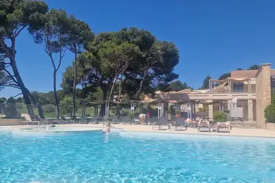 Image de Appartement CLIMATISÉ Au  Domaine Du Golf De L'Isle Sur La Sorgue