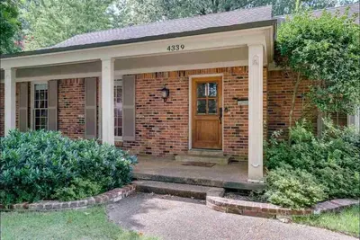 Image de Elegant 5 Bedroom East Memphis Home