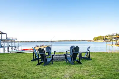 Image de New Lakefront Luxury/ 5 bedroom/ 5 bathroom/LakeViews/Sleeps 18