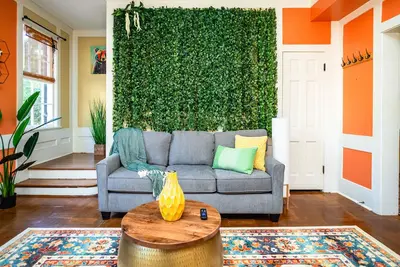 Image de New! The Belhaven Jungalow