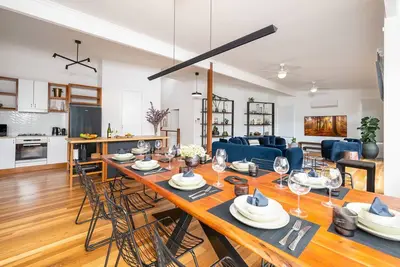 Image de Uralla House - Urban Bush Retreat, centrally located with 2 Master Bedrooms