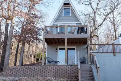 Image de Cheerful 3 Bedroom Swiss Chalet at Table Rock Lake