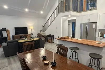 Image de Brand New Spacious 5-Bed Retreat in Sunshine Valley