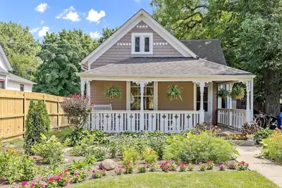 Image de Re-imagined 1880's cottage walking distance to Highwood, Metra, Lake Michigan