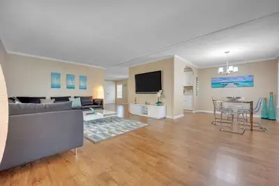 Image de Updated Rental with Direct Bay Access and Boatlift in Hammerpoint