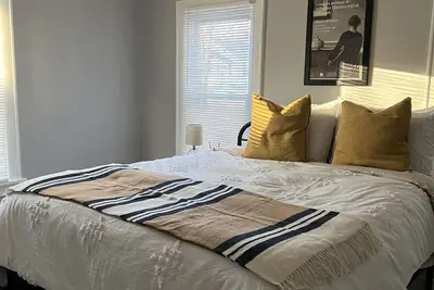 Image de Cute Bungalow--Close to Bc! Great for families!