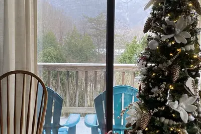 Image de gaze at Seneca Rocks from living room sofa