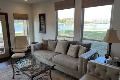 Image de Waterfront -Updated Townhome in Walden -Great yard, dock, and easy water access.
