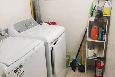 Image de Tv featured basement apartment with tall ceilings in the Junction