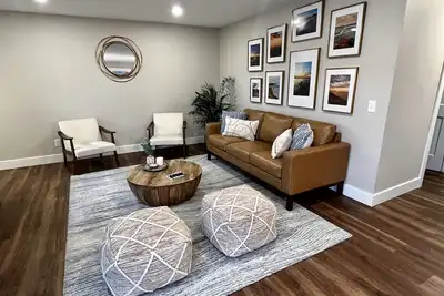 Image de Brand new loft overlooking Crystal Lake with rooftop deck, steps from the beach!