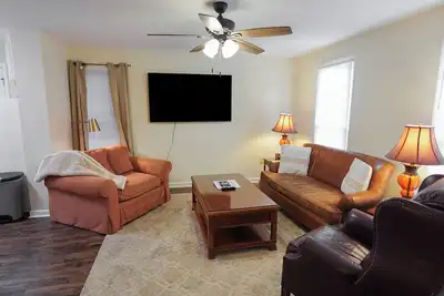 Image de TigerTown Retreat - Comfort Minutes from Campus