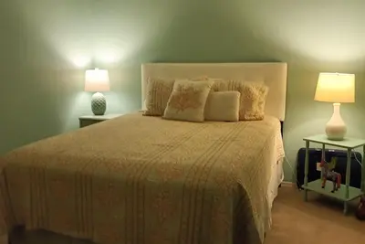 Image de Comfortable Townhome in park like setting. Close to everything!