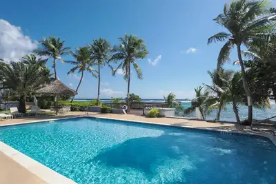 Image de Ocean Views from Moon Bay Condos in Bodden Town