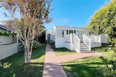 Image de Laguna Beach Cottage - steps from the sand!