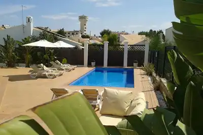 Image de Villa 81, 'cozy', in a fantastic location on Oura beach, Albufeira