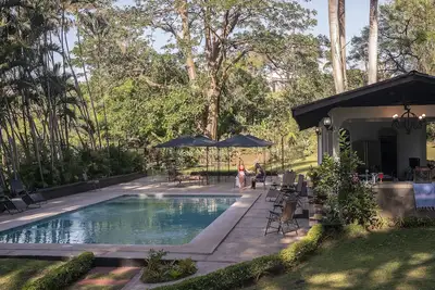 Image de Amazing getaway in the city, 15 min to the airport, Natural Getaway!
