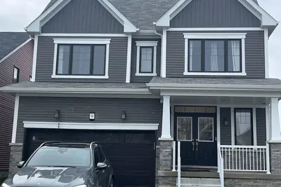 Image de Spacious, comfy house less than 15 mins drive to Niagara Falls and Outlet Mall.