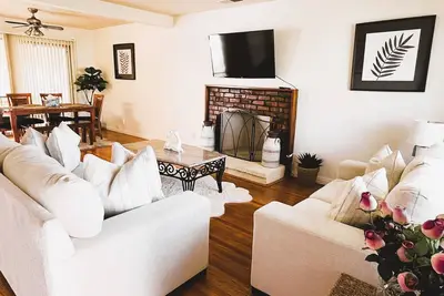 Image de Lovely Single Family Home with front & back yard at the Heart of Silicon Valley