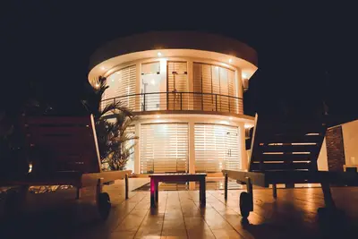 Image de Get the celebrity treatment with world-class service at Silverline Luxury Villa